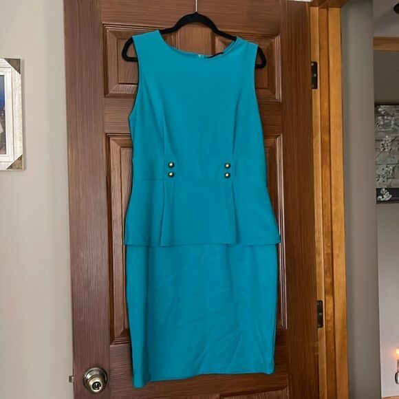 Sleek Teal Peplum Dress with Gold Detail - Picture 1 of 7